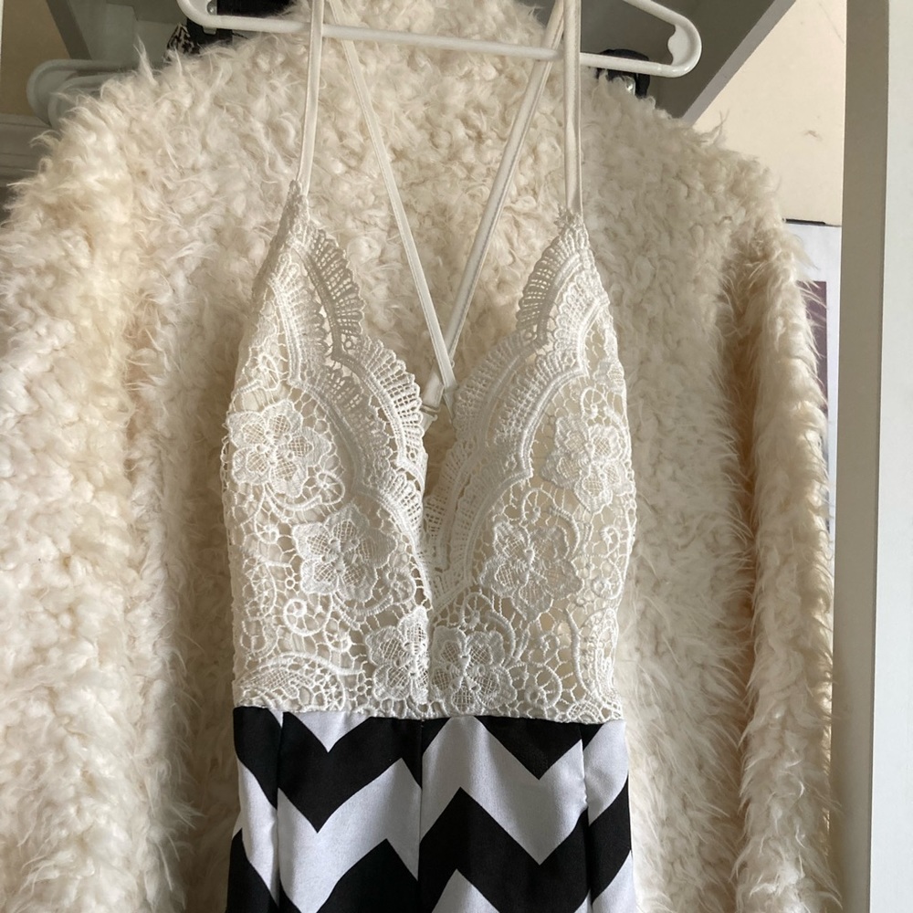 Gorgeous off white Black and white Romper 🖤🤍‼️